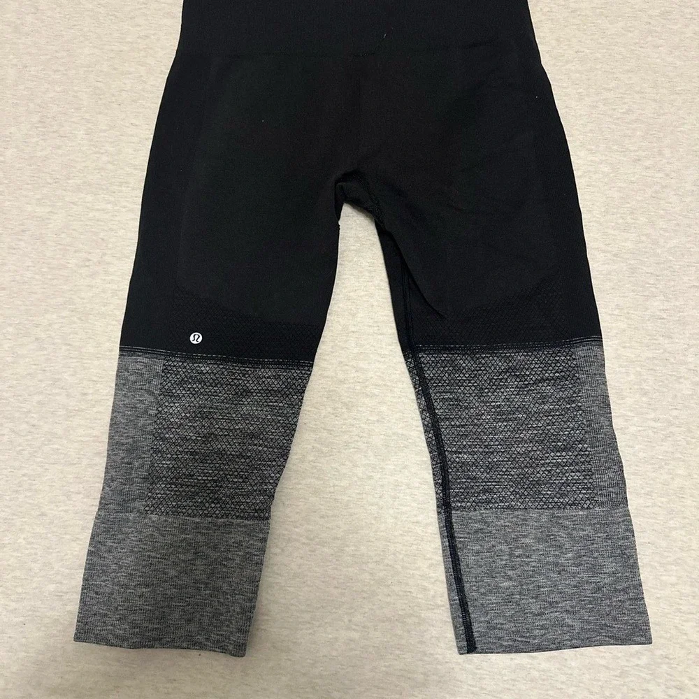 Lululemon Athletica Two-Tone‎ Black and Gray Leggings